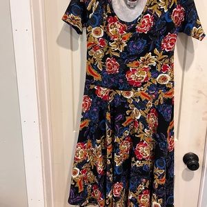 Floral scoop neck dress! Stretchy fabric